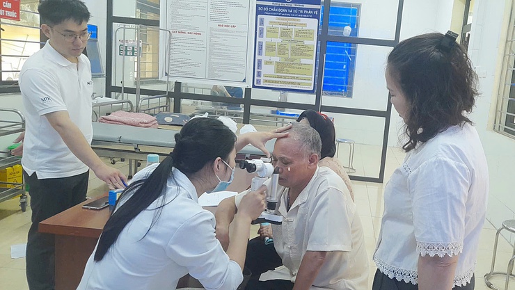 Trạm y tế xã Quảng Bị: Khám sức khỏe cho người cao tuổi các thôn trên địa bàn xã

- Ảnh 1.