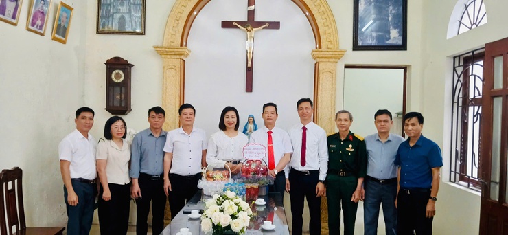 LÃNH ĐẠO XÃ NGỌC HỒI THĂM, CHÚC MỪNG NGÀY LỄ QUAN THẦY GIÁO HỌ NGỌC HỒI

- Ảnh 1.