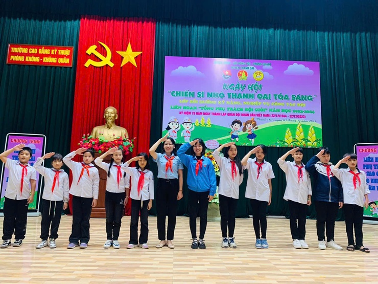 CÔ GIÁO NGUYỄN THỊ HẠNH – NGỌN LỬA NHIỆT HUYẾT, LAN TỎA KHÁT VỌNG CỐNG HIẾN CỦA TUỔI TRẺ DÂN HOÀ- Ảnh 4.