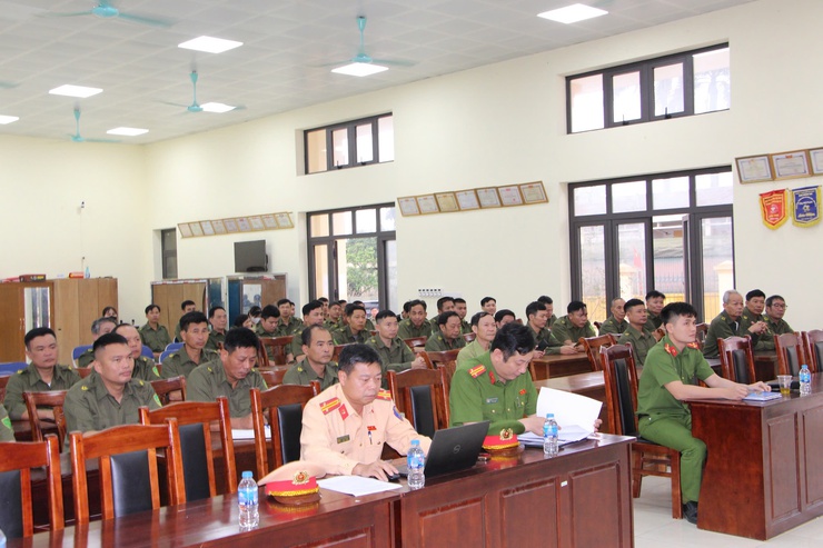 Công an xã Phú Nghĩa tổ chức tập huấn kỹ năng điều khiển, phân luồng giao thông cho lực lượng an ninh cơ sở- Ảnh 2.