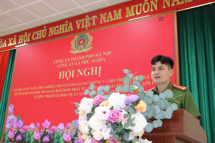 Công an xã Phú Nghĩa tổ chức tập huấn kỹ năng điều khiển, phân luồng giao thông cho lực lượng an ninh cơ sở- Ảnh 3.