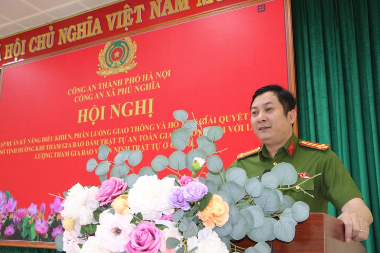 Công an xã Phú Nghĩa tổ chức tập huấn kỹ năng điều khiển, phân luồng giao thông cho lực lượng an ninh cơ sở- Ảnh 4.