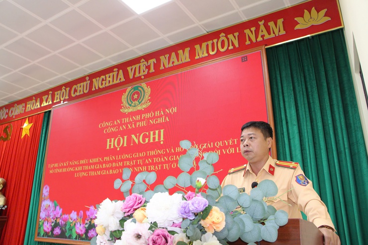 Công an xã Phú Nghĩa tổ chức tập huấn kỹ năng điều khiển, phân luồng giao thông cho lực lượng an ninh cơ sở- Ảnh 8.