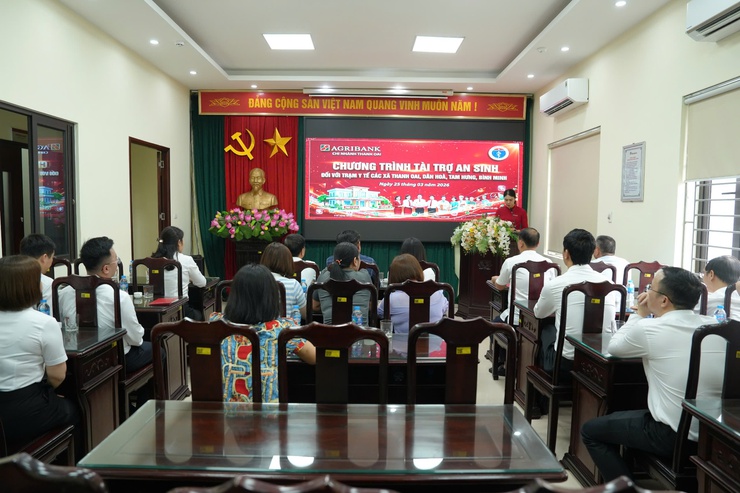 Agribank Thanh Oai trao 96,8 triệu đồng hỗ trợ an sinh xã hội cho 4 trạm y tế Thanh Oai, Bình Minh, Tam Hưng, Dân Hoà- Ảnh 1.