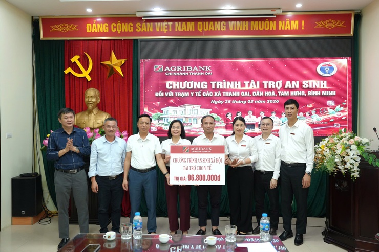 Agribank Thanh Oai trao 96,8 triệu đồng hỗ trợ an sinh xã hội cho 4 trạm y tế Thanh Oai, Bình Minh, Tam Hưng, Dân Hoà- Ảnh 2.