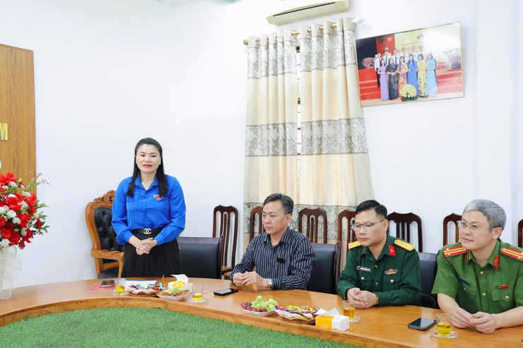 Đảng ủy - HĐND - UBND - Ủy ban MTTQ Việt Nam xã Phú Nghĩa chúc mừng Đoàn xã nhân Kỷ niệm 95 năm Ngày thành lập Đoàn TNCS Hồ Chí Minh 26/3- Ảnh 4.