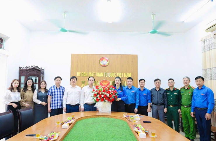 Đảng ủy - HĐND - UBND - Ủy ban MTTQ Việt Nam xã Phú Nghĩa chúc mừng Đoàn xã nhân Kỷ niệm 95 năm Ngày thành lập Đoàn TNCS Hồ Chí Minh 26/3- Ảnh 1.