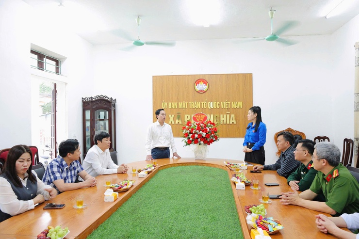 Đảng ủy - HĐND - UBND - Ủy ban MTTQ Việt Nam xã Phú Nghĩa chúc mừng Đoàn xã nhân Kỷ niệm 95 năm Ngày thành lập Đoàn TNCS Hồ Chí Minh 26/3- Ảnh 3.