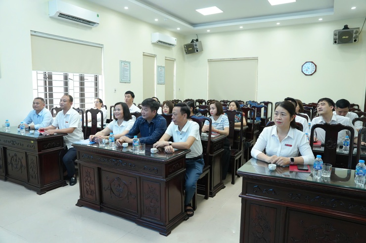 Agribank Thanh Oai trao 96,8 triệu đồng hỗ trợ an sinh xã hội cho 4 trạm y tế Thanh Oai, Bình Minh, Tam Hưng, Dân Hoà- Ảnh 3.