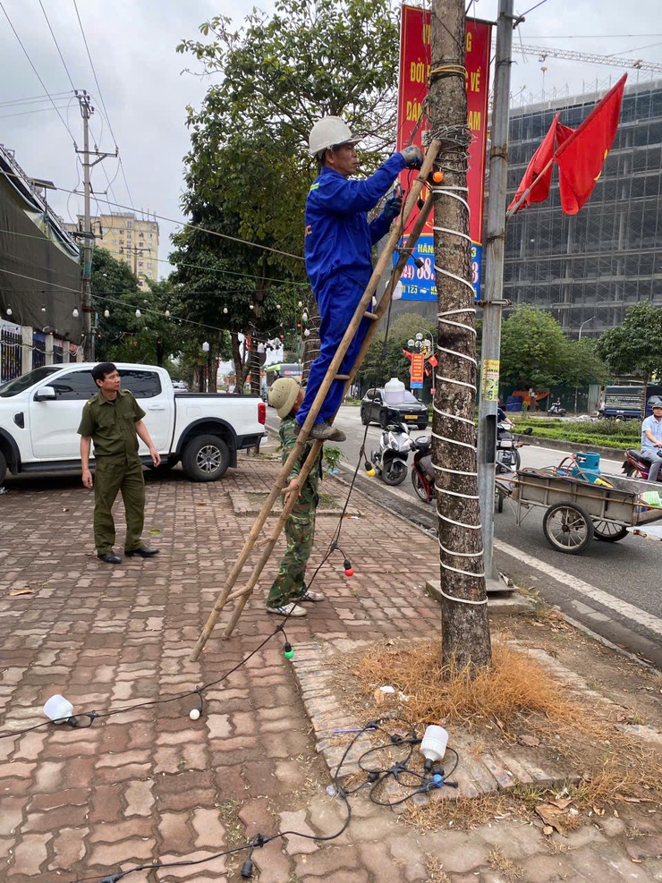 Công an xã Thiên Lộc ra quân duy trì đảm bảo trật tự văn minh đô thị, trật tự công cộng trên địa bàn xã.- Ảnh 4.