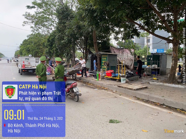 Công an xã Thiên Lộc ra quân duy trì đảm bảo trật tự văn minh đô thị, trật tự công cộng trên địa bàn xã.- Ảnh 1.