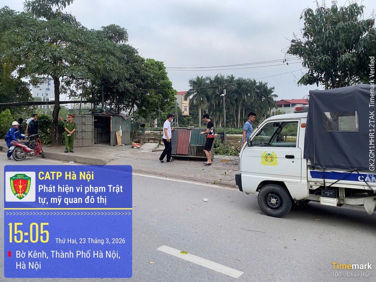 Công an xã Thiên Lộc ra quân duy trì đảm bảo trật tự văn minh đô thị, trật tự công cộng trên địa bàn xã.- Ảnh 2.