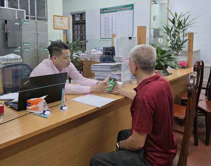 Phòng giao dịch NHCSXH Thanh Oai tích cực đẩy mạnh thực hiện công tác chuyển đổi số- Ảnh 1.