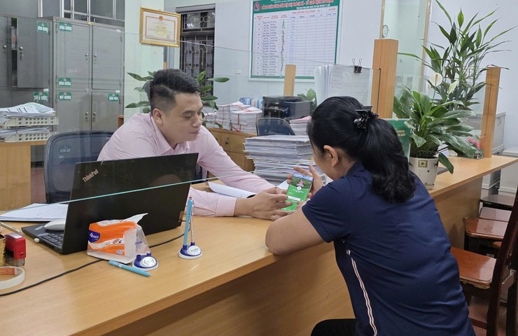 Phòng giao dịch NHCSXH Thanh Oai tích cực đẩy mạnh thực hiện công tác chuyển đổi số- Ảnh 2.