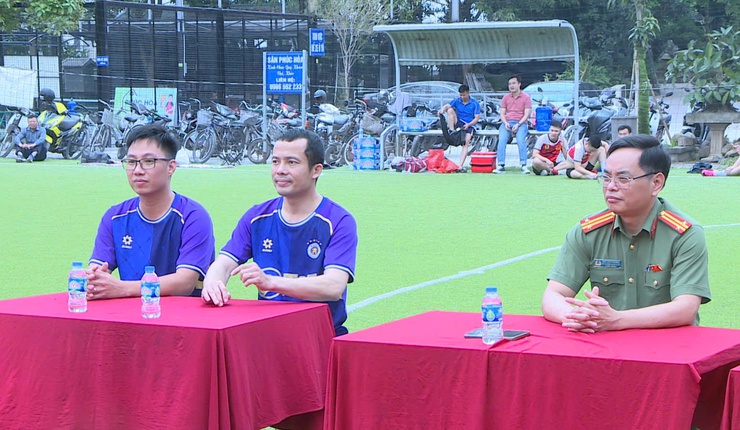 Chi đoàn Công an xã Phúc Thọ giao lưu bóng đá cùng Chi đoàn liên cơ quan Đảng ủy – UBND xã chào mừng 95 năm Ngày thành lập Đoàn TNCS Hồ Chí Minh- Ảnh 1.