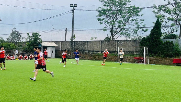 Chi đoàn Công an xã Phúc Thọ giao lưu bóng đá cùng Chi đoàn liên cơ quan Đảng ủy – UBND xã chào mừng 95 năm Ngày thành lập Đoàn TNCS Hồ Chí Minh- Ảnh 6.