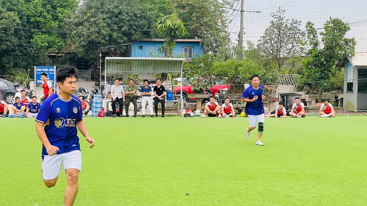 Chi đoàn Công an xã Phúc Thọ giao lưu bóng đá cùng Chi đoàn liên cơ quan Đảng ủy – UBND xã chào mừng 95 năm Ngày thành lập Đoàn TNCS Hồ Chí Minh- Ảnh 5.