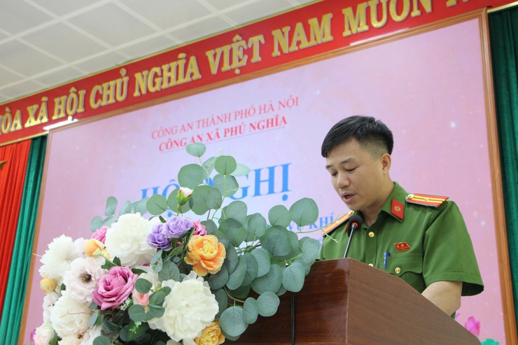 Công an Phú Nghĩa tổ chức hội nghị tập huấn công tác quản lý, sử dụng vũ khí, vật liệu nổ và công cụ hỗ trợ cho lực lượng an ninh cơ sở- Ảnh 1.