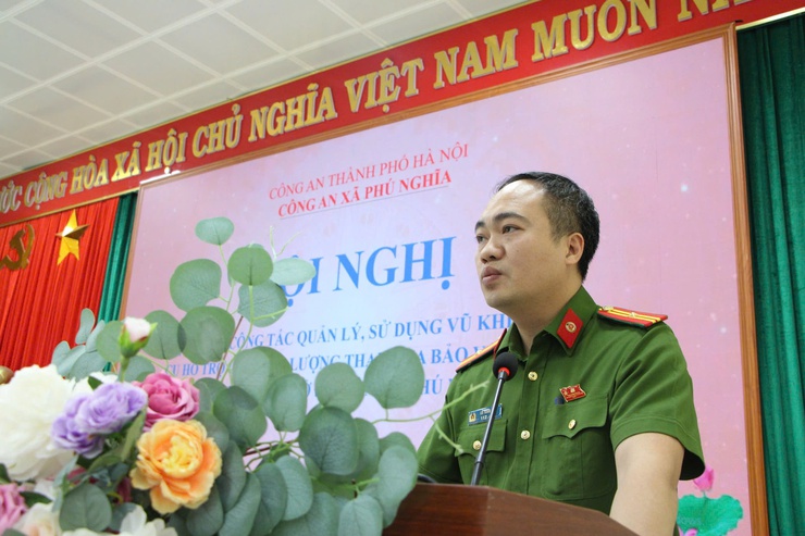 Công an Phú Nghĩa tổ chức hội nghị tập huấn công tác quản lý, sử dụng vũ khí, vật liệu nổ và công cụ hỗ trợ cho lực lượng an ninh cơ sở- Ảnh 3.