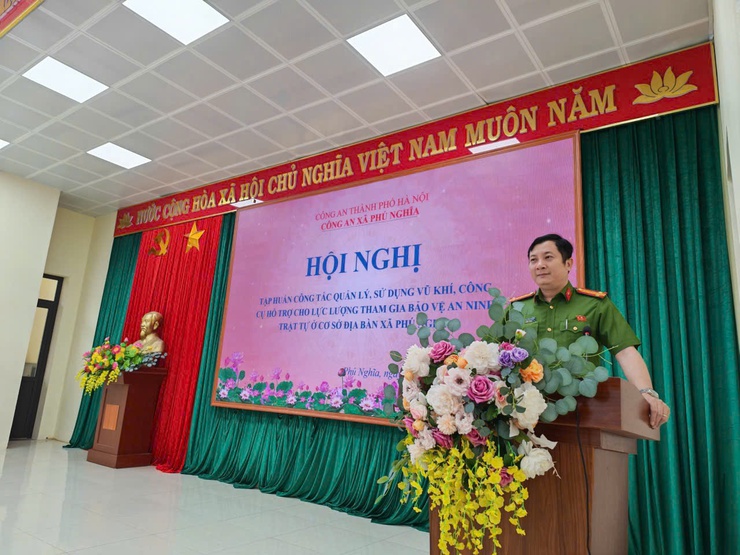 Công an Phú Nghĩa tổ chức hội nghị tập huấn công tác quản lý, sử dụng vũ khí, vật liệu nổ và công cụ hỗ trợ cho lực lượng an ninh cơ sở- Ảnh 2.