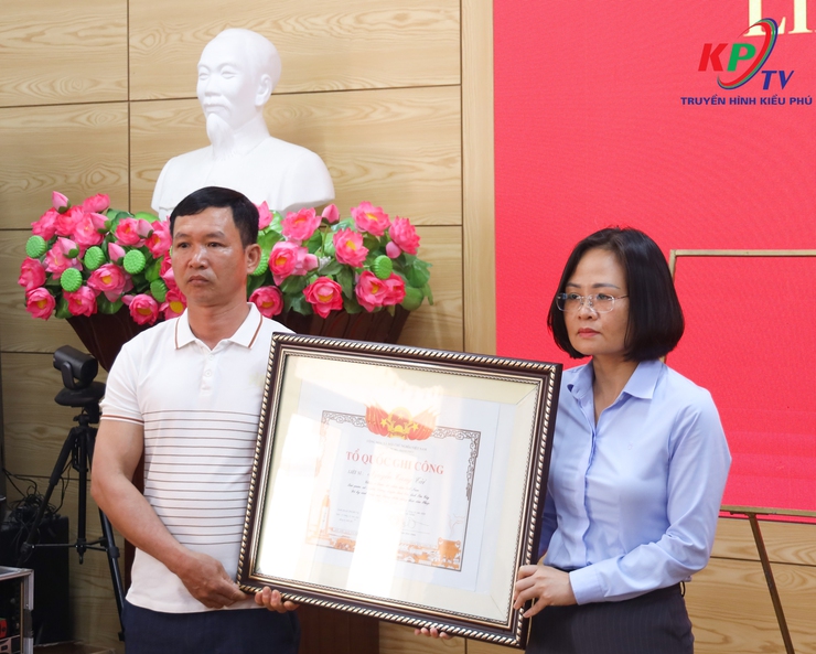 Xã Kiều Phú tổ chức Lễ trao Bằng Tổ quốc ghi công cho liệt sĩ Nguyễn Trọng Tài- Ảnh 3.