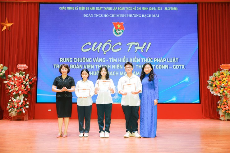 ĐOÀN PHƯỜNG BẠCH MAI NÂNG CAO NHẬN THỨC PHÁP LUẬT CHO ĐOÀN VIÊN, THANH NIÊN QUA SÂN CHƠI “RUNG CHUÔNG VÀNG”- Ảnh 1.