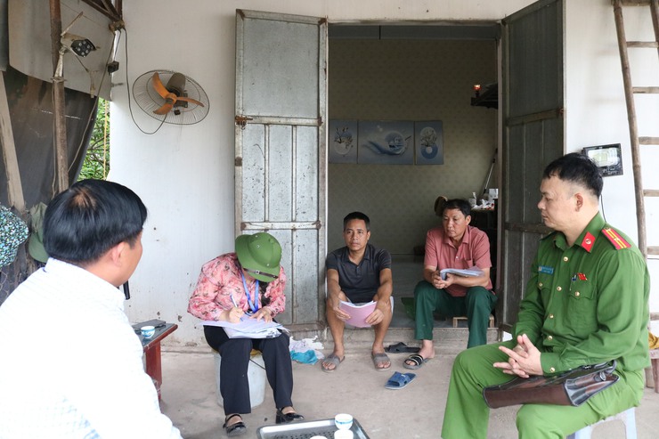 Xã Quảng Bị kiểm tra công tác chấp hành pháp luật tại 8 cơ sở chăn nuôi trên địa bàn thôn Lam Điền và Lương Xá- Ảnh 1.