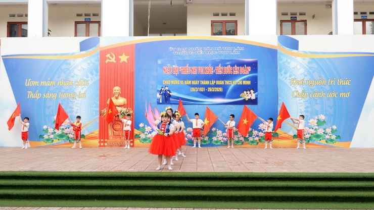 TRƯỜNG TIỂU HỌC THƯ LÂM SÔI NỔI NGÀY HỘI
“THIẾU NHI VUI KHỎE – TIẾN BƯỚC LÊN ĐOÀN”
- Ảnh 9.