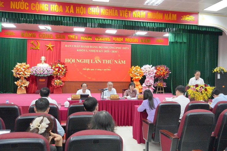 Ban Chấp hành Đảng bộ phường Phú Diễn tổ chức Hội nghị lần thứ 5 nhiệm kỳ 2025-2030
- Ảnh 9.