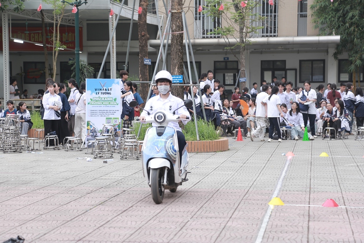 Quốc Oai Tuyên truyền luật giao thông học đường Tặng quà lan tỏa yêu thương, nâng cao ý thức giao thông- Ảnh 14.