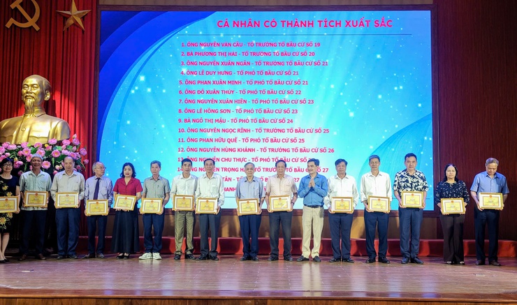 Phường Tây Hồ: Tổng kết công tác bầu cử Đại biểu Quốc hội khóa XVI và Đại biểu HĐND các cấp, nhiệm kỳ 2026-2031- Ảnh 12.