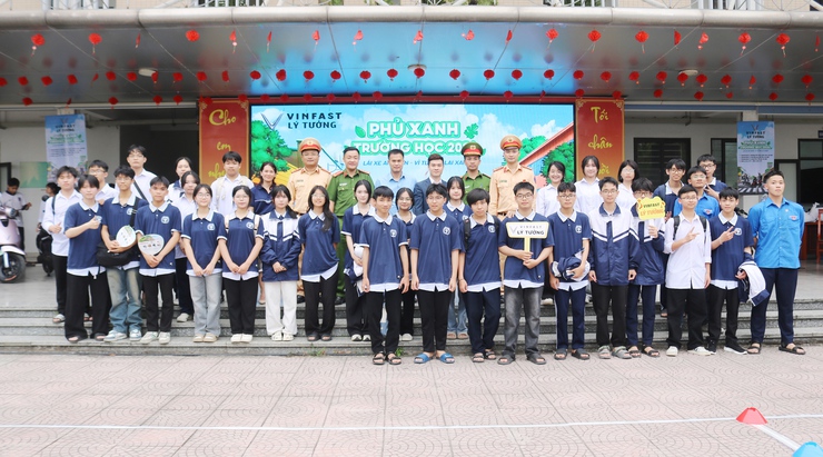 Quốc Oai Tuyên truyền luật giao thông học đường Tặng quà lan tỏa yêu thương, nâng cao ý thức giao thông- Ảnh 18.