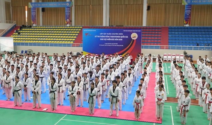 Hơn 800 học viên tham dự lớp tập huấn và kỳ thi thăng đẳng Taewondo Quốc gia khu vực phía Bắc năm 2026 tại Trung tâm VH-TT&TT phường Phú Diễn- Ảnh 1.