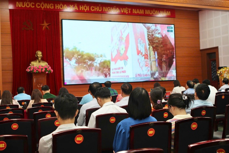 Ủy ban bầu cử phường Long Biên tiếp sóng Hội nghị tổng kết công tác bầu cử đại biểu Quốc hội khóa XVI và đại biểu HĐND các cấp nhiệm kỳ 2026-2031- Ảnh 2.