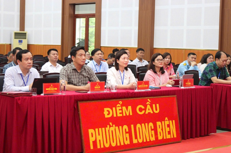 Ủy ban bầu cử phường Long Biên tiếp sóng Hội nghị tổng kết công tác bầu cử đại biểu Quốc hội khóa XVI và đại biểu HĐND các cấp nhiệm kỳ 2026-2031- Ảnh 1.