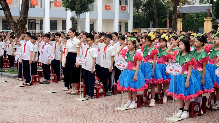 TRƯỜNG TIỂU HỌC THƯ LÂM SÔI NỔI NGÀY HỘI
“THIẾU NHI VUI KHỎE – TIẾN BƯỚC LÊN ĐOÀN”
- Ảnh 2.