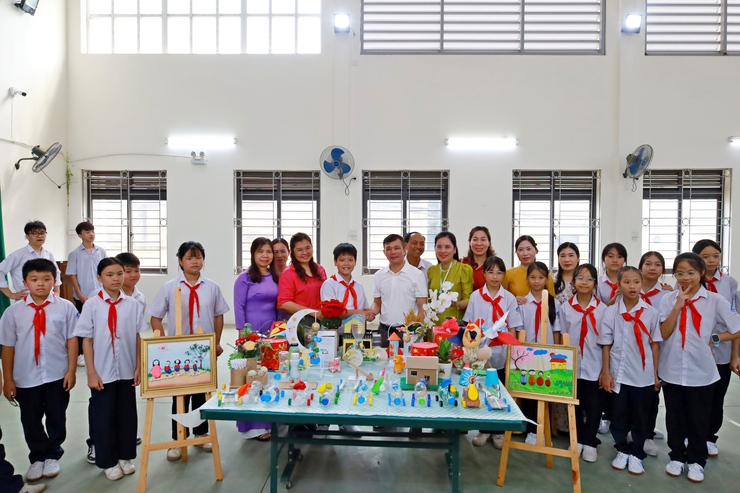 Trường THCS Xuân Khanh tổ chức " Ngày hội tiến bước lên Đoàn " Chào mừng kỷ niệm 95 năm Ngày thành lập Đoàn TNCS Hồ Chí Minh 

- Ảnh 11.