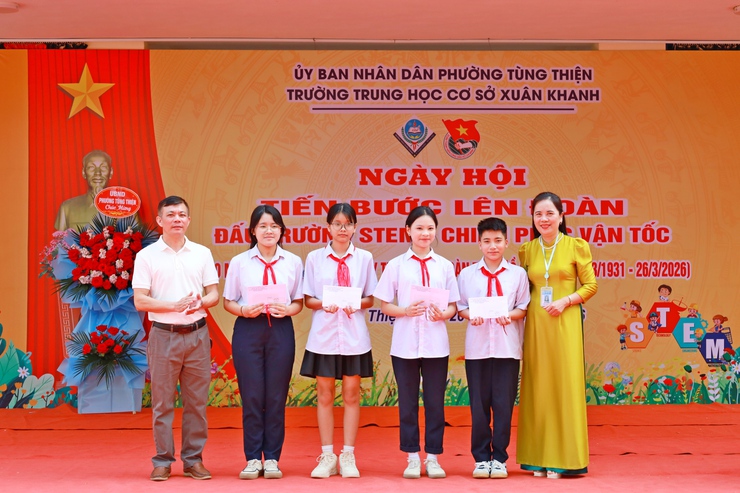 Trường THCS Xuân Khanh tổ chức " Ngày hội tiến bước lên Đoàn " Chào mừng kỷ niệm 95 năm Ngày thành lập Đoàn TNCS Hồ Chí Minh 

- Ảnh 12.