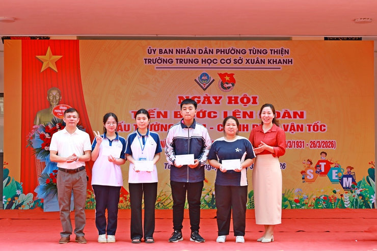 Trường THCS Xuân Khanh tổ chức " Ngày hội tiến bước lên Đoàn " Chào mừng kỷ niệm 95 năm Ngày thành lập Đoàn TNCS Hồ Chí Minh 

- Ảnh 13.