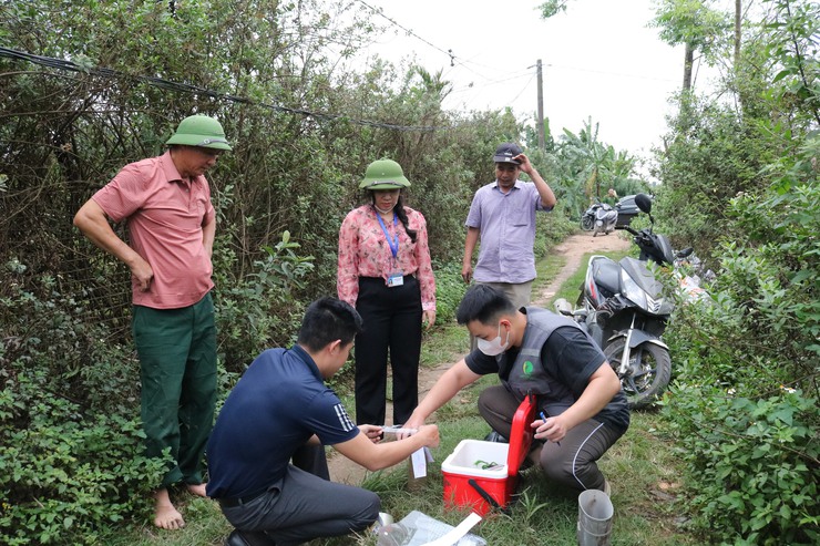 Xã Quảng Bị kiểm tra công tác chấp hành pháp luật tại 8 cơ sở chăn nuôi trên địa bàn thôn Lam Điền và Lương Xá- Ảnh 4.