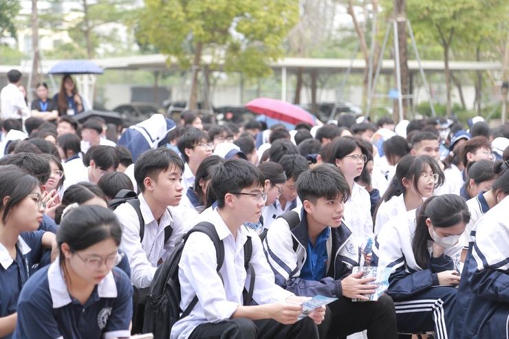 Quốc Oai Tuyên truyền luật giao thông học đường Tặng quà lan tỏa yêu thương, nâng cao ý thức giao thông- Ảnh 4.