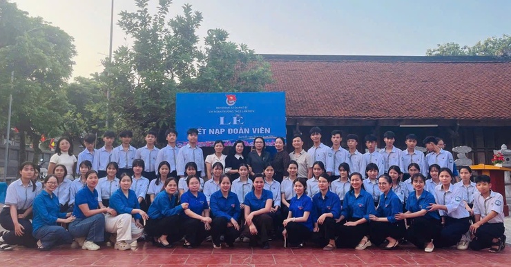 Chi đoàn THCS Hợp Đồng, Lam Điền tổ chức Lễ kết nạp đoàn viên mới nhân dịp 26/3- Ảnh 3.