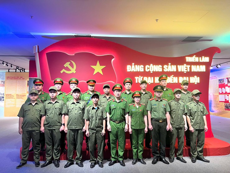 Tuổi trẻ Công an xã Quảng Bị tổ chức nhiều hoạt động ý nghĩa trong Tháng Thanh niên- Ảnh 1.