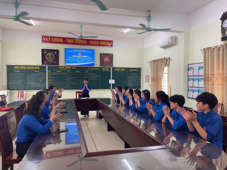 Chi đoàn trường THCS Mỹ Hưng kết nạp đoàn viên- Ảnh 1.