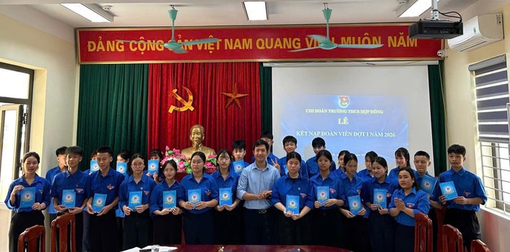 Chi đoàn THCS Hợp Đồng, Lam Điền tổ chức Lễ kết nạp đoàn viên mới nhân dịp 26/3- Ảnh 1.