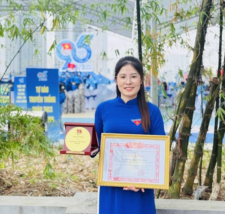 Bí thư Chi đoàn trường THCS Thanh Văn Nguyễn Thị Mai đạt danh hiệu Cán bộ đoàn Thủ đô tiêu biểu năm 2026.- Ảnh 1.