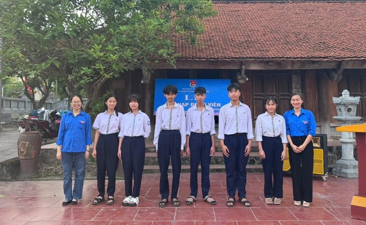 Chi đoàn THCS Hợp Đồng, Lam Điền tổ chức Lễ kết nạp đoàn viên mới nhân dịp 26/3- Ảnh 4.