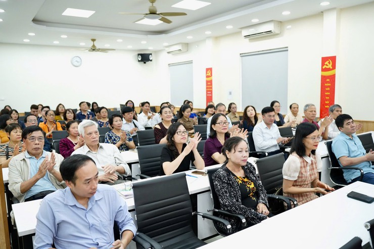 PHƯỜNG LÁNG TẬP HUẤN NGHIỆP VỤ CÔNG TÁC VĂN PHÒNG CẤP ỦY NĂM 2026, ĐẨY MẠNH CHUYỂN ĐỔI SỐ- Ảnh 5.