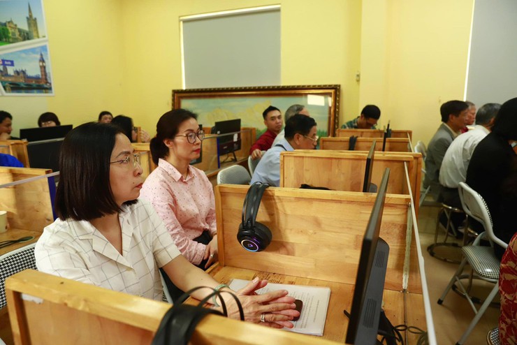 PHƯỜNG LÁNG TẬP HUẤN NGHIỆP VỤ CÔNG TÁC VĂN PHÒNG CẤP ỦY NĂM 2026, ĐẨY MẠNH CHUYỂN ĐỔI SỐ- Ảnh 9.