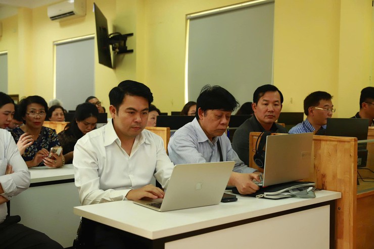 PHƯỜNG LÁNG TẬP HUẤN NGHIỆP VỤ CÔNG TÁC VĂN PHÒNG CẤP ỦY NĂM 2026, ĐẨY MẠNH CHUYỂN ĐỔI SỐ- Ảnh 8.